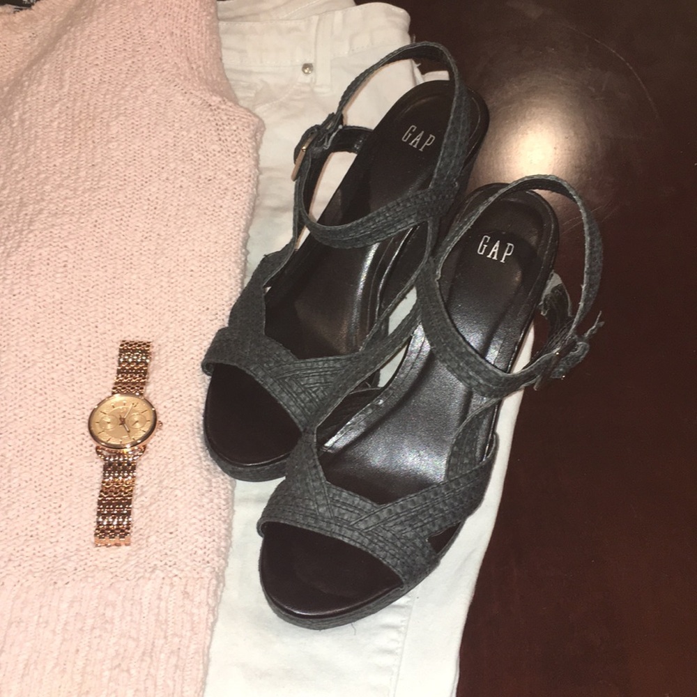 GAP black wedges! Size 6!